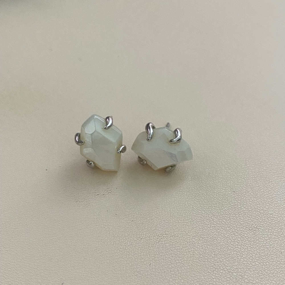 KENDRA SCOTT IRIDESCENT STONE STUDS